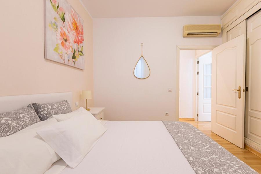 Homefeel Museo Seville Luaran gambar